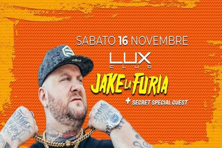 Arriva il rapper Jake la Furia per accendere la movida oristanese