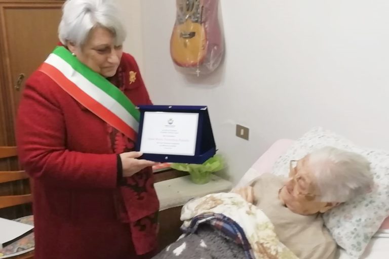 Oristano ha una nuova nonnina: tanti auguri alla centenaria che vive a Silì