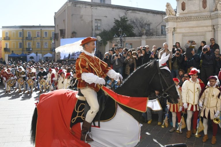 Uno studente disegnerà il  manifesto ufficiale del bando della Sartiglia