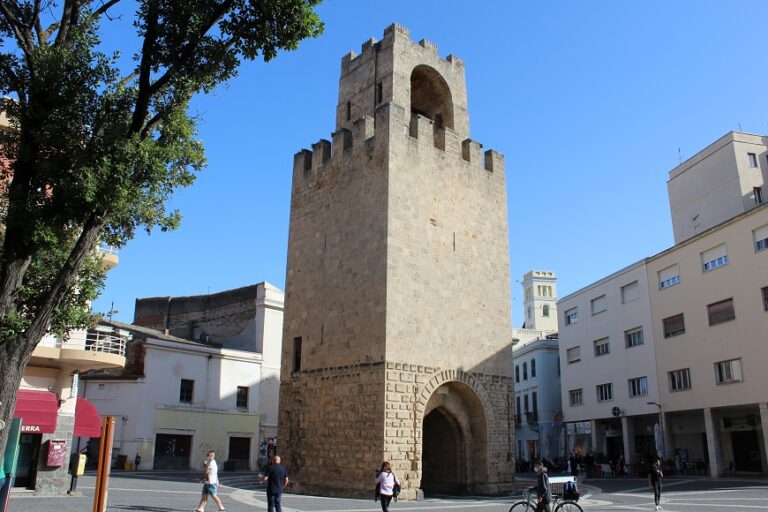 Successo per le visite alla torre di Mariano: piace ai turisti, ma anche agli oristanesi