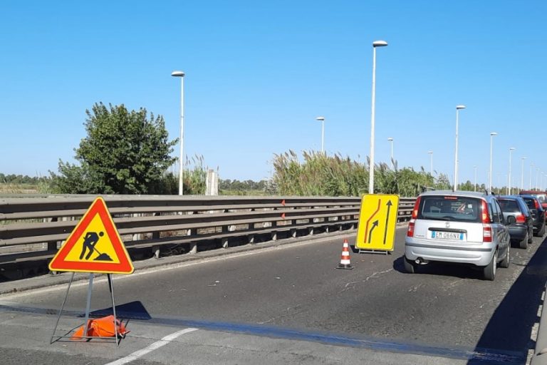 Ponte sul Tirso, corsia chiusa e lavori urgenti: un giunto danneggiato da ricostruire