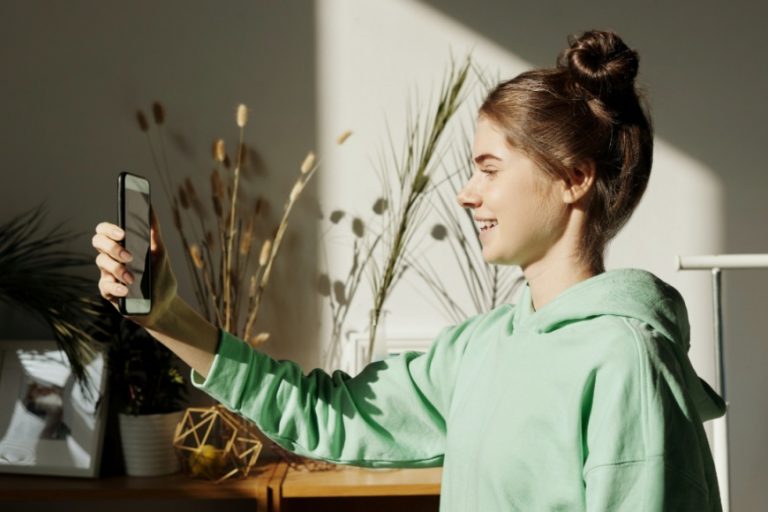 Gli adolescenti e la vita online: oggi conferenza con gli psicologi