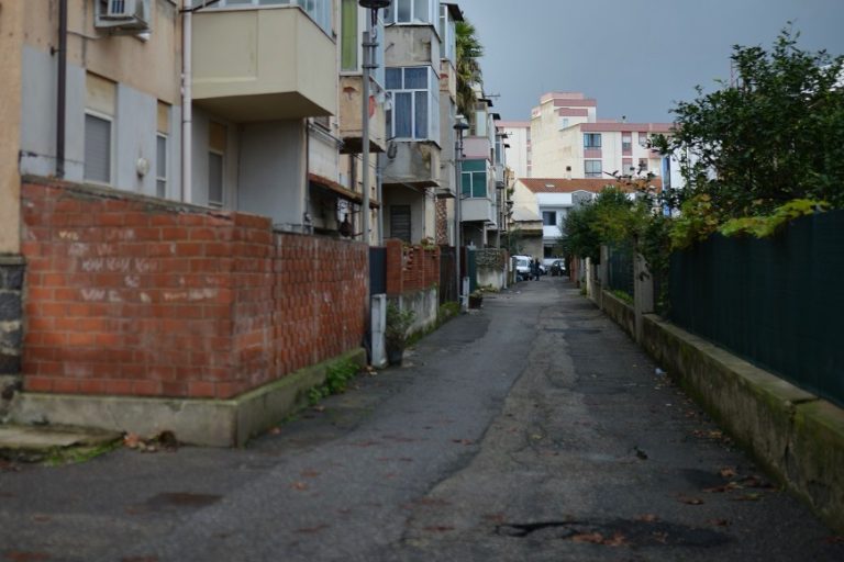 Cede l’asfalto nella zona di piazza Abruzzi, gli abitanti chiedono più manutenzione