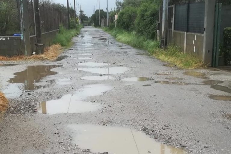 Strade e buche a Is pastureddas, se ne riparlerà prima delle elezioni?