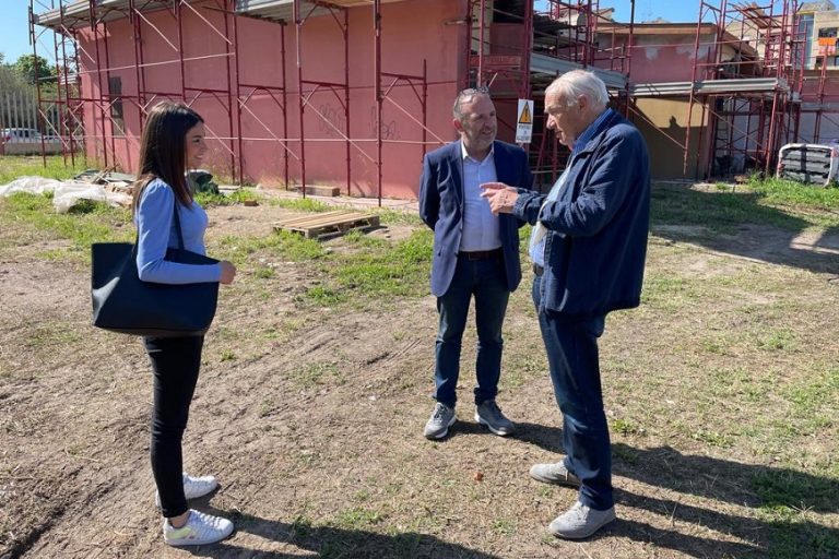 Centro sociale a Torangius, sopralluogo degli amministratori in cantiere