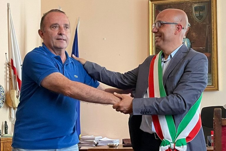 Lutzu passa la fascia tricolore a Sanna. Oristano ha il suo nuovo sindaco