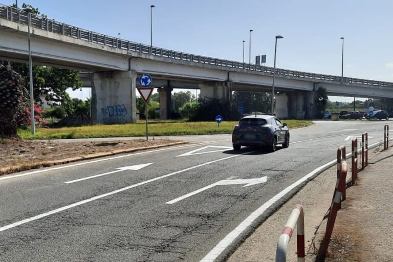 Denuncia: “Inversione e in contromano sino alla rotonda: pericolo al ponte Rimedio”