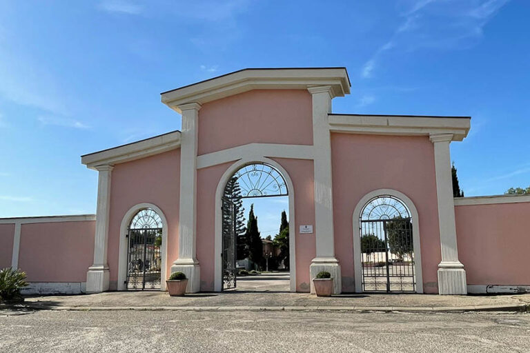 ingresso del cimitero di San Pietro a Oristano