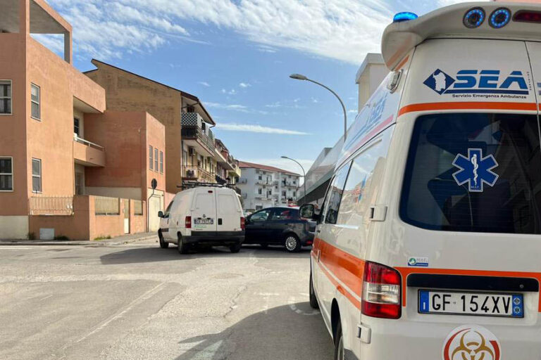 Mancata precedenza in via Umbria, una donna al Pronto soccorso