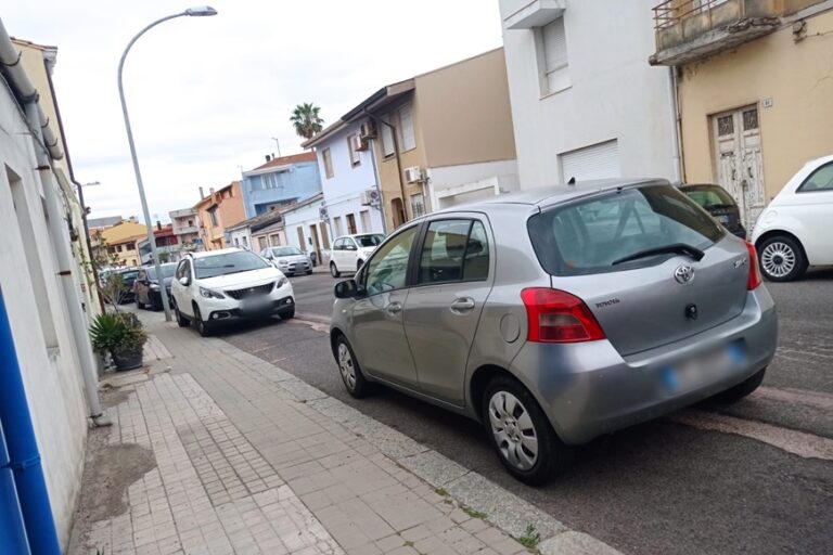 Mercatino e disagi: martedì e venerdì all’insegna dei parcheggi selvaggi