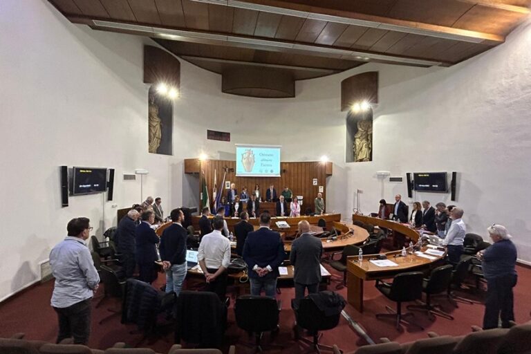 In Consiglio comunale un minuto di raccoglimento per le vittime dell’alluvione in Emilia Romagna