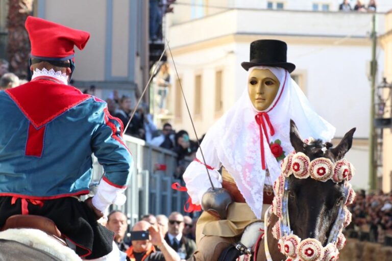 Alle origini della Sartiglia: dove si correva all’anello a Oristano? – Video