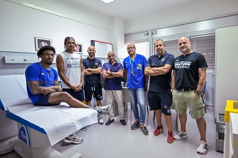 La Dinamo al reparto di Cardiologia del San Martino per vincere la partita della prevenzione