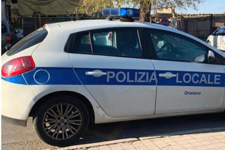 “Nostro padre non risponde al telefono”. Salvato dai vigili dopo una caduta in casa