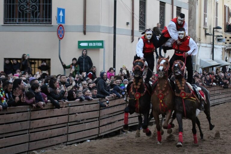 Le pariglie della Sartiglia ieri e oggi. Ci fu anche un “trasloco” – Video