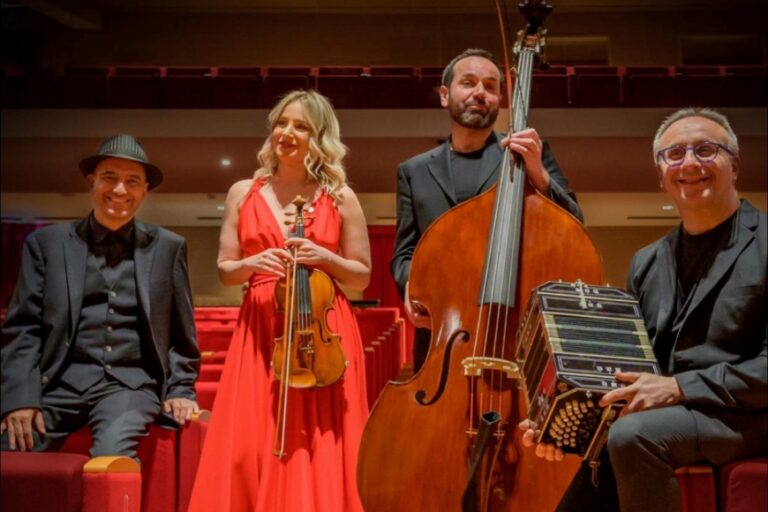 Tango stasera in piazza Duomo con il quartetto della violinista Anna Tifu