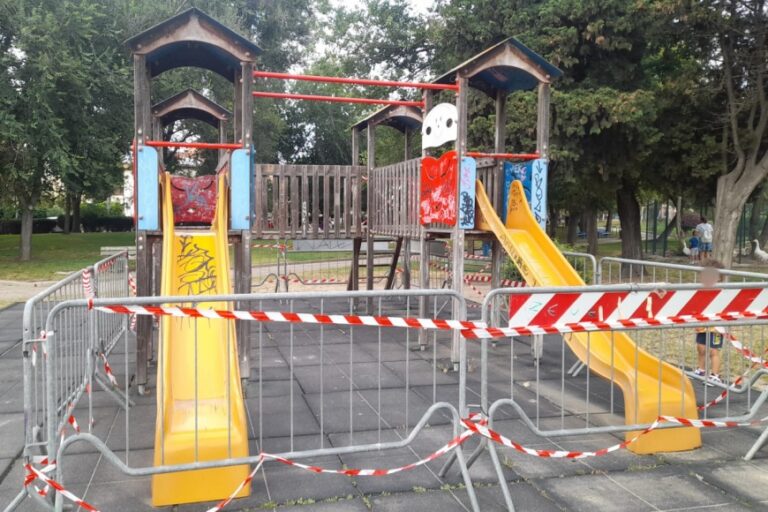 Transenne ai giochi  del parco della Resistenza. L’assessora Zedda: “La settimana prossima i lavori”