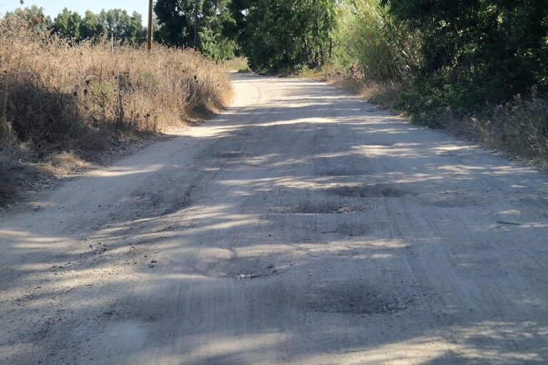 Strada da sistemare a San Quirico: “Non aspettiamo l’autunno con piogge e fango”