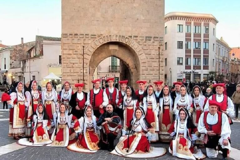 Festa stasera in piazza Manno con “Ballus de carrasegai”