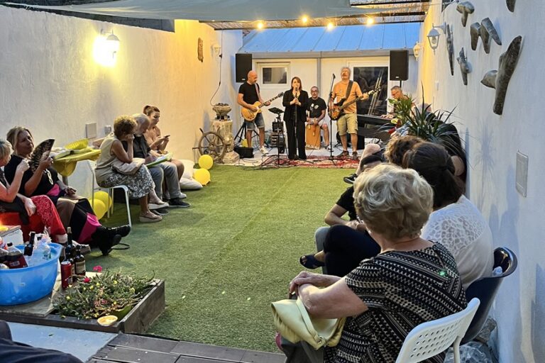 Laboratori per i bambini e uno spazio compiti: l’associazione D’Altra Parte raccoglie fondi