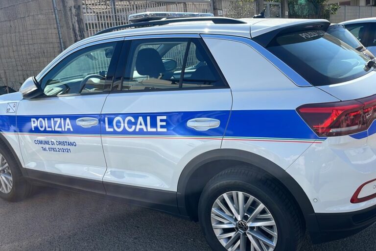 Incidente tra auto e pullman: disagi al traffico