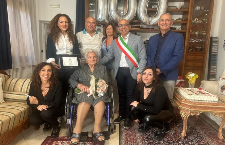 Oristano ha una nuova centenaria: tanti auguri alla signora Anna Elia!