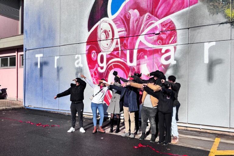 All’Othoca uno sguardo al futuro: inaugurato il murale “Traguardi” / Video