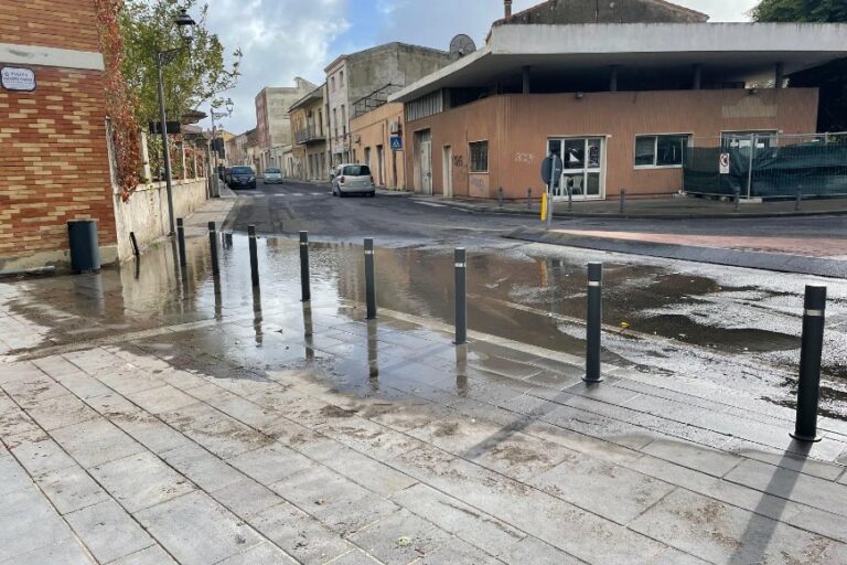 Appena inaugurata, una parte di piazza Manno è già minacciata dall’acqua