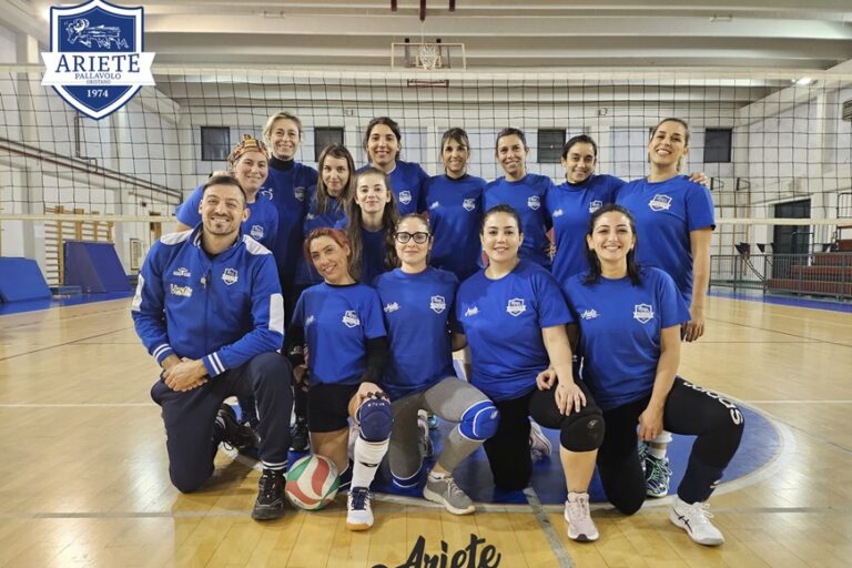 Pallavolo, l’Ariete schiera tre squadre Over: anche i genitori in campo