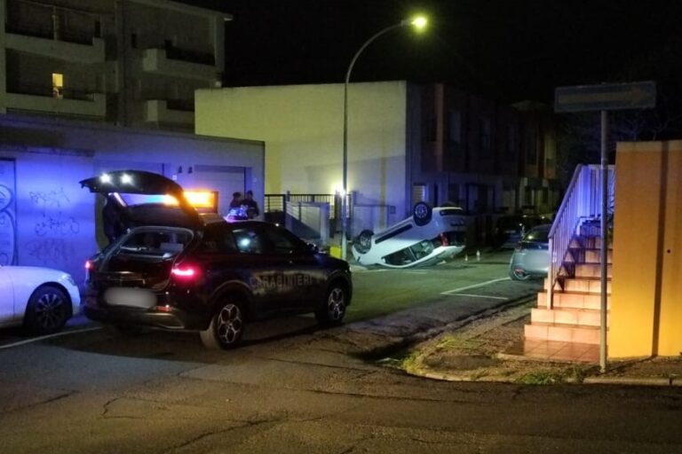 Incidente stradale a Oristano: auto si ribalta