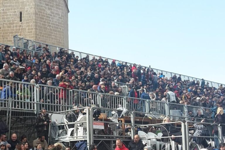 Ci sono ancora posti sulle tribune per la Sartiglia e le pariglie del martedì