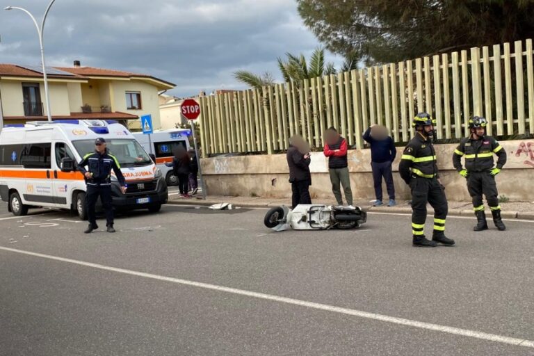 Scontro tra auto e scooter: ragazzo gravemente ferito, è in codice rosso