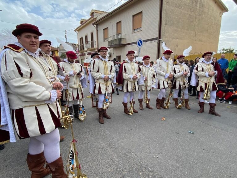 Tamburini e trombettieri della Sartiglia di Oristano per la colonna sonora de Su Marrulleri